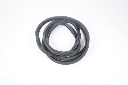 2011 - 2018 PORSCHE CAYENNE FRONT RIGHT DRIVER DOOR WEATHERSTRIP SEAL OEM