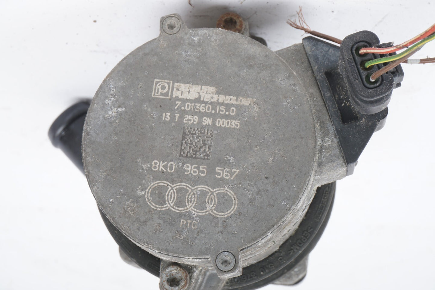 2013 - 2017 Audi A8L A8 3.0L Auxiliary Radiator Water Pump 8K0965567 OEM