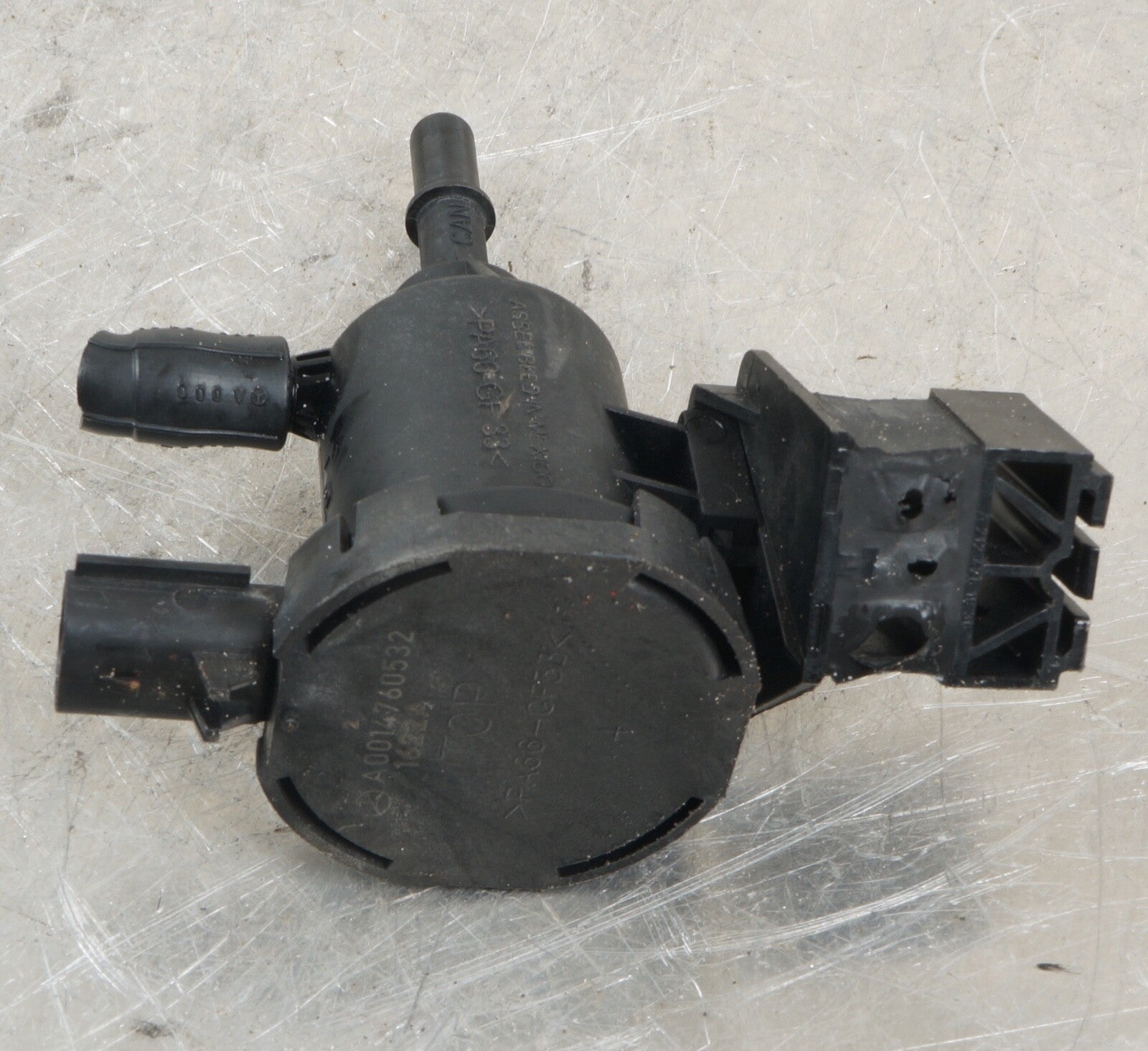 11-18 Mercedes W221 S550 CLS550 CL550 Fuel System Purge Valve 0014760532 OEM