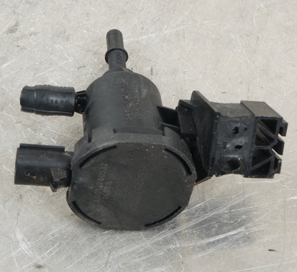 11-18 Mercedes W221 S550 CLS550 CL550 Fuel System Purge Valve 0014760532 OEM
