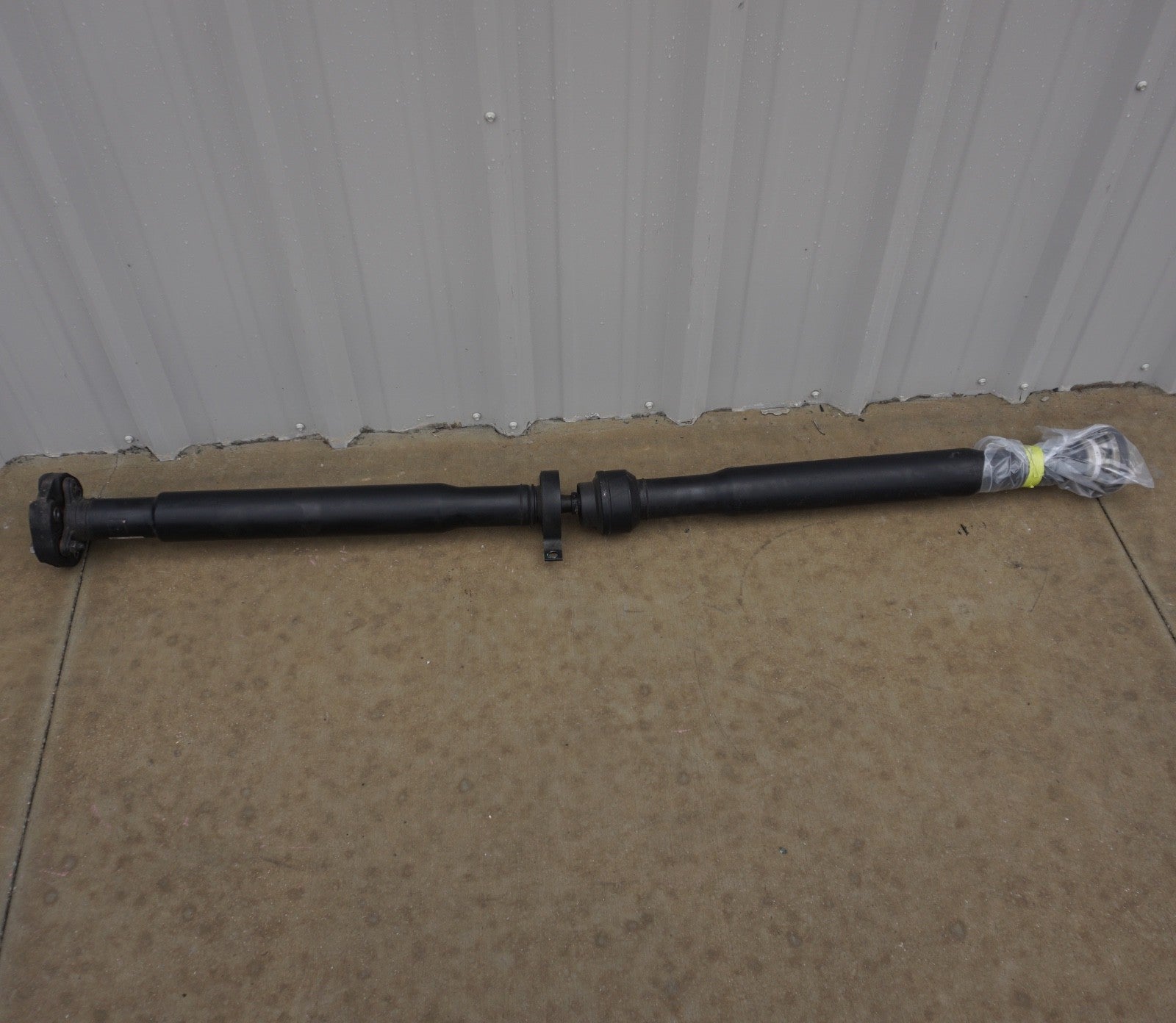 2014-2017 Maserati Ghibli 3.0L RWD Rear Driveshaft 06700085450 OEM