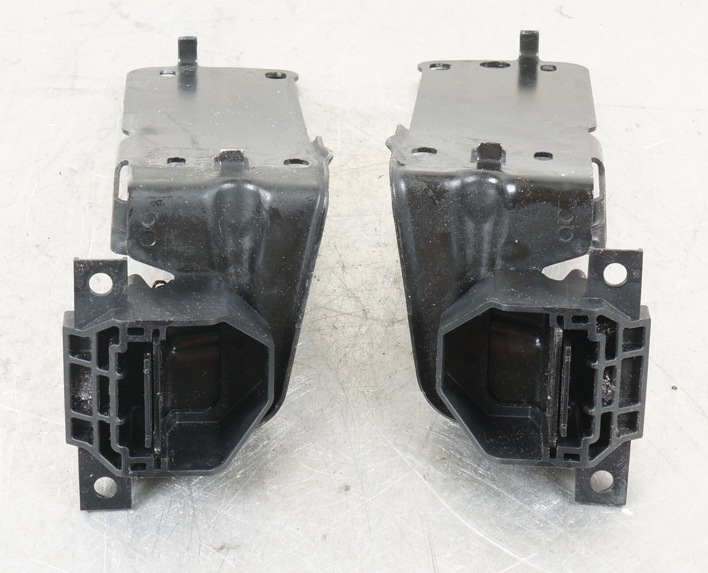 06-13 BMW E90 330i 328i 335i FRONT RIGHT  LEFT PANEL BRACKET OEM DRIVER PASSENGE