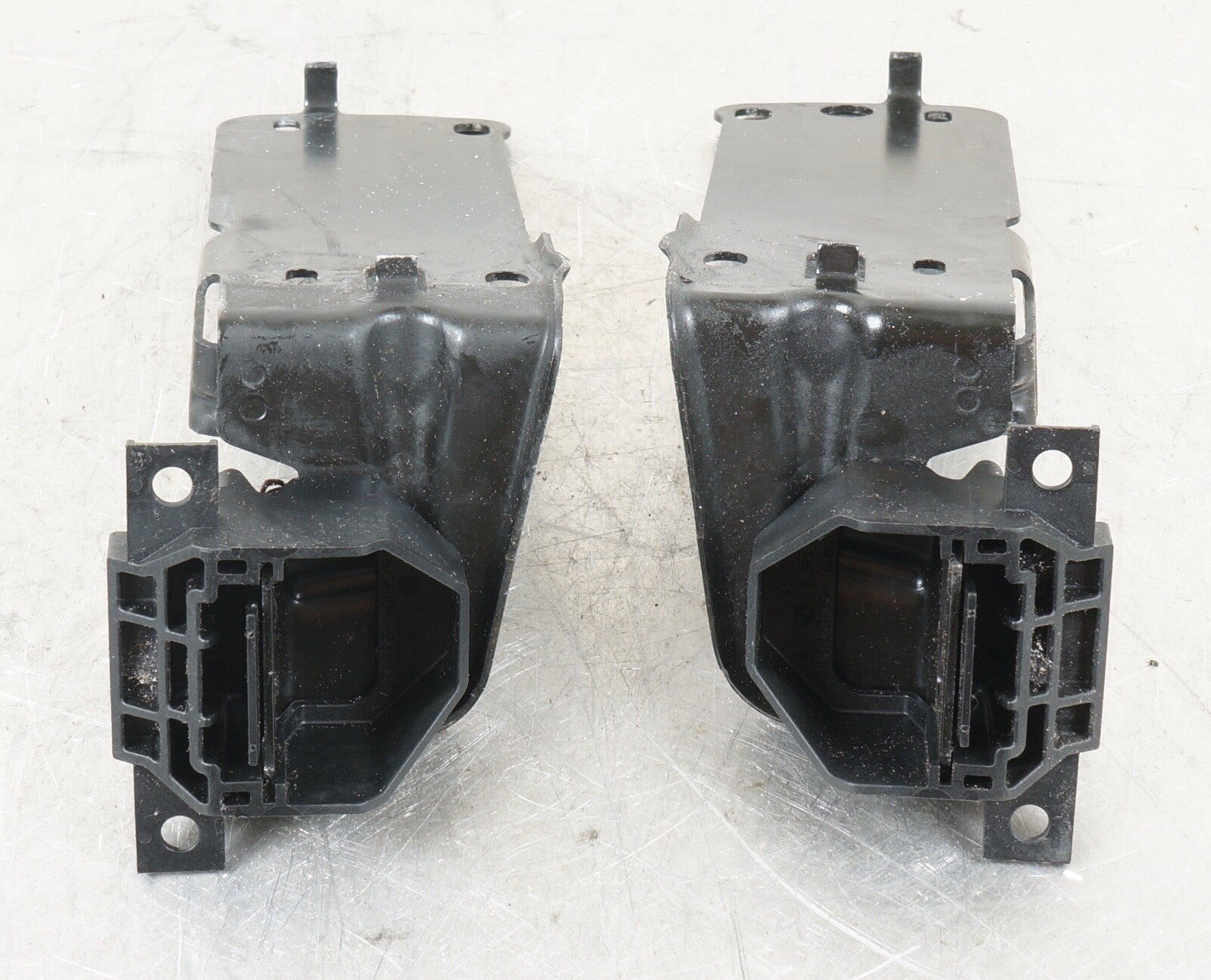 06-13 BMW E90 330i 328i 335i FRONT RIGHT  LEFT PANEL BRACKET OEM DRIVER PASSENGE