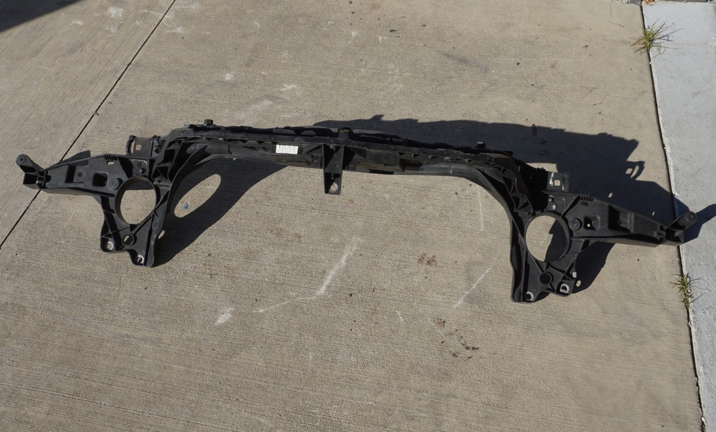 2011 - 2014 Porsche Cayenne Front Reinforcement Bar Upper Radiator Support Clip