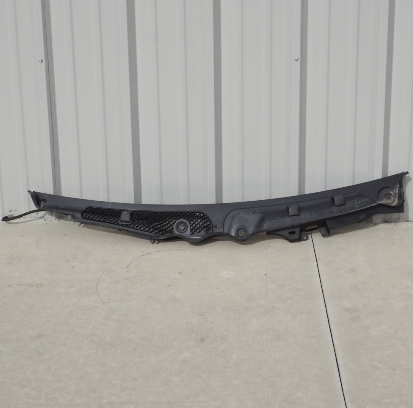 10-16 MERCEDES E350 E550  OEM C207 COUPE WINDSHIELD WIPER COWL PANEL 2078300713