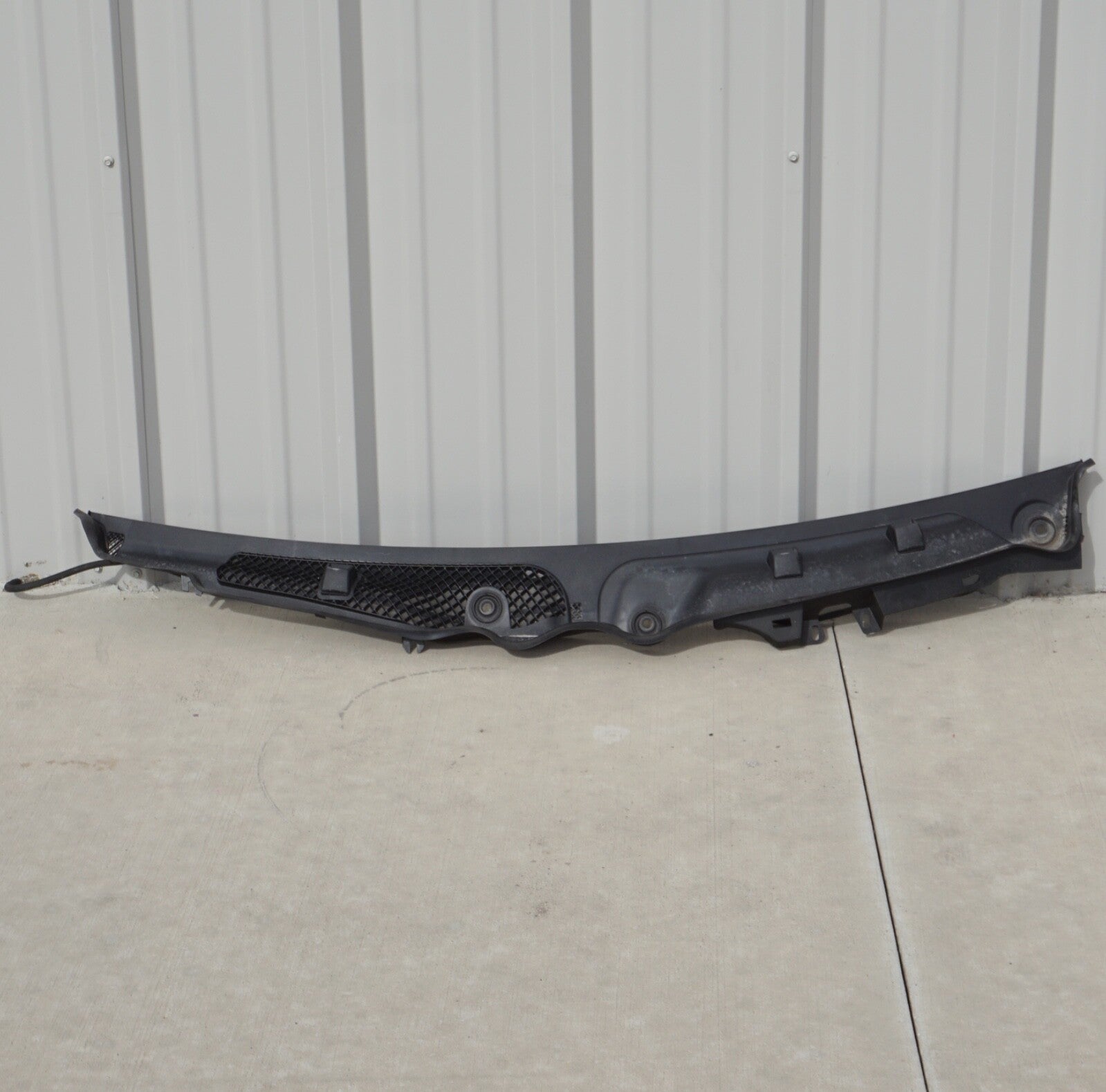 10-16 MERCEDES E350 E550  OEM C207 COUPE WINDSHIELD WIPER COWL PANEL 2078300713