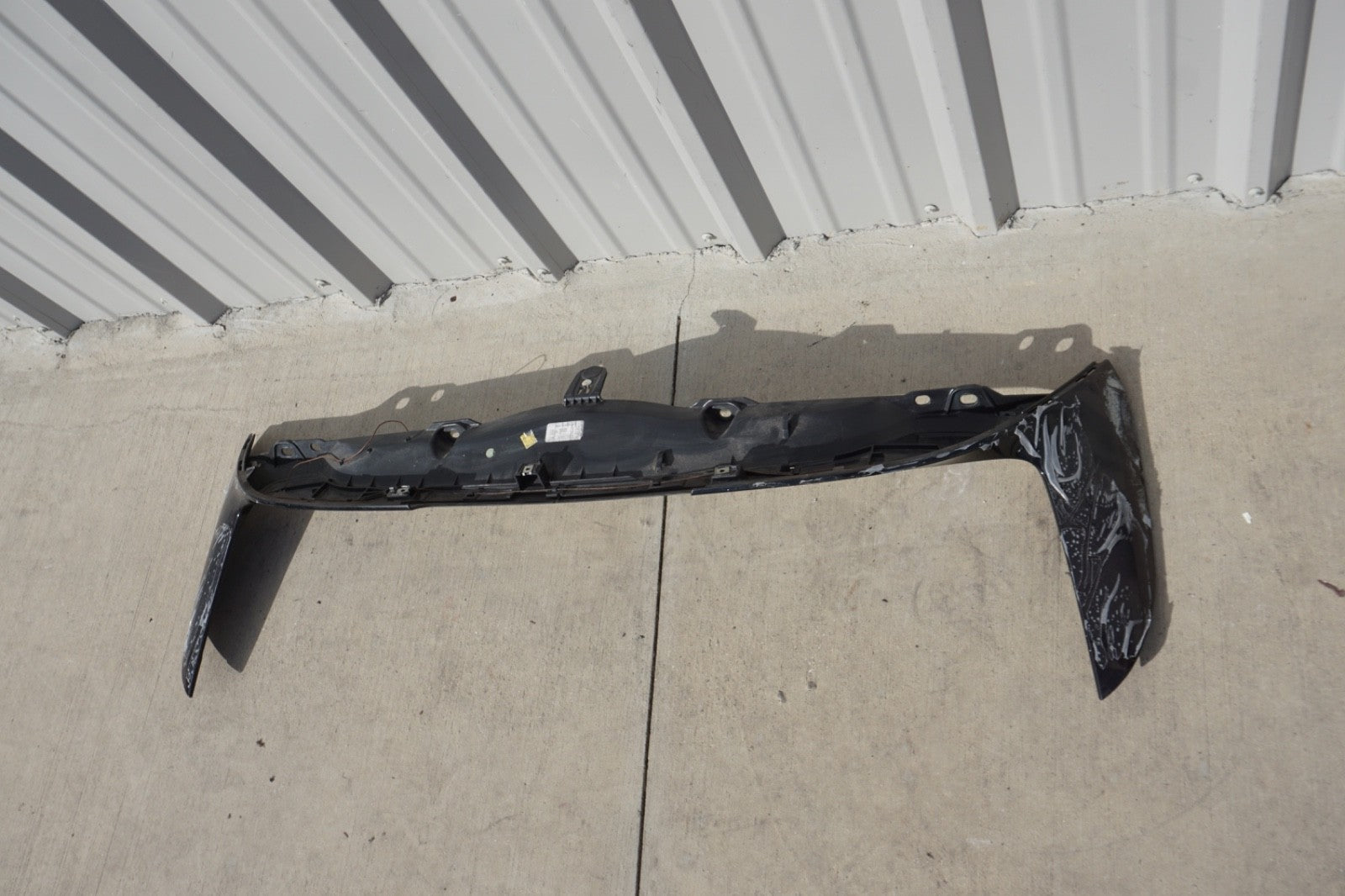 2018 - 2023 BMW X2 F39 REAR LIFTGATE UPPER SPOILER DEFLECTOR MOLDING PANEL OEM