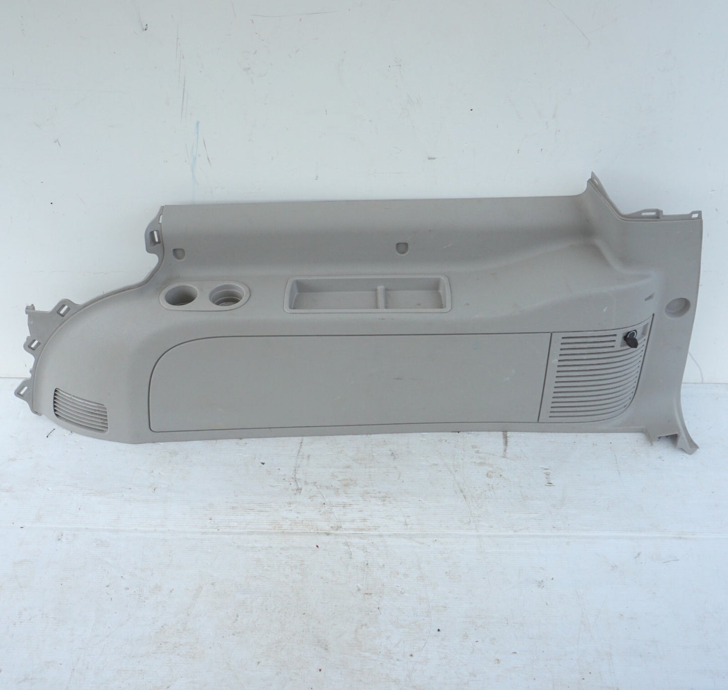 2007-2014 TAHOE YUKON SUBURBAN CADILLAC QUARTER PANEL TRIM RIGHT PASS SIDE OEM