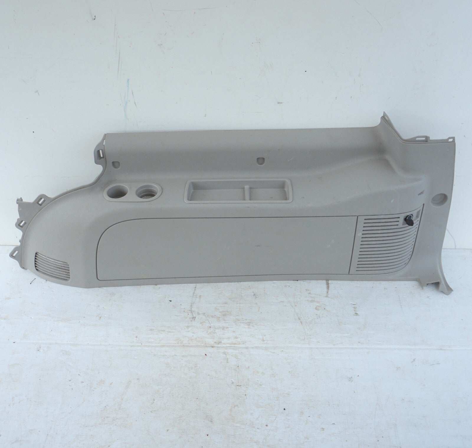 2007-2014 TAHOE YUKON SUBURBAN CADILLAC QUARTER PANEL TRIM RIGHT PASS SIDE OEM