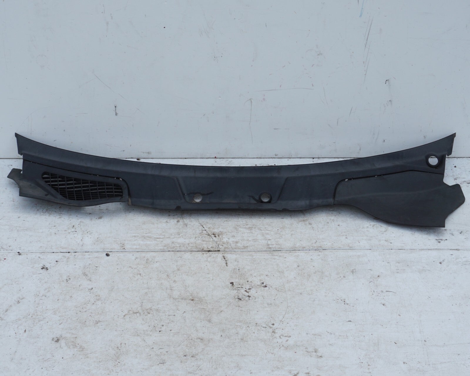 11-18 Porsche Cayenne 958 Front Windshield Cowl Panel Trim Cover  OEM