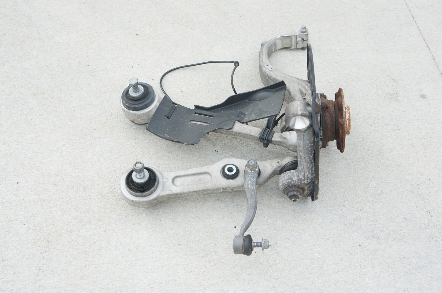 17 - 20 Mercedes SL450 SL550 Front Left Wheel Carrier Hub Knuckle Spindle