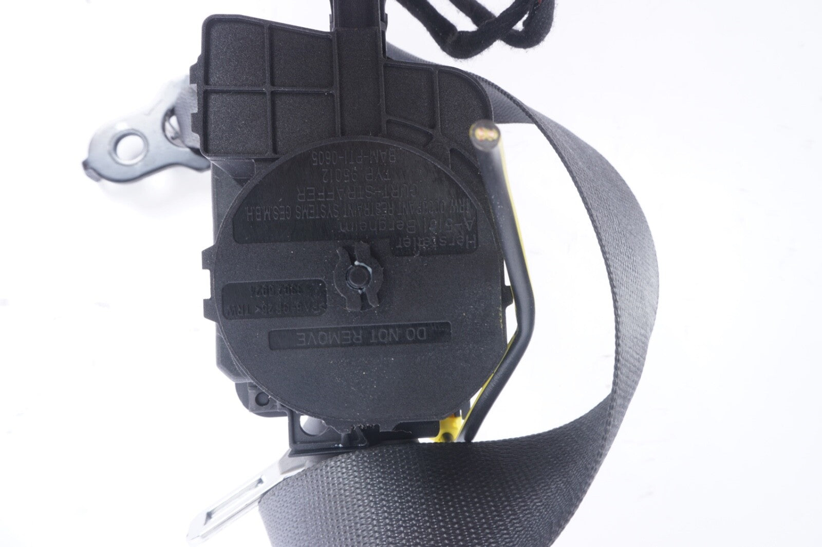 2003 - 06 MERCEDES SL500 R230 ROADSTER LEFT FRONT SEAT BELT