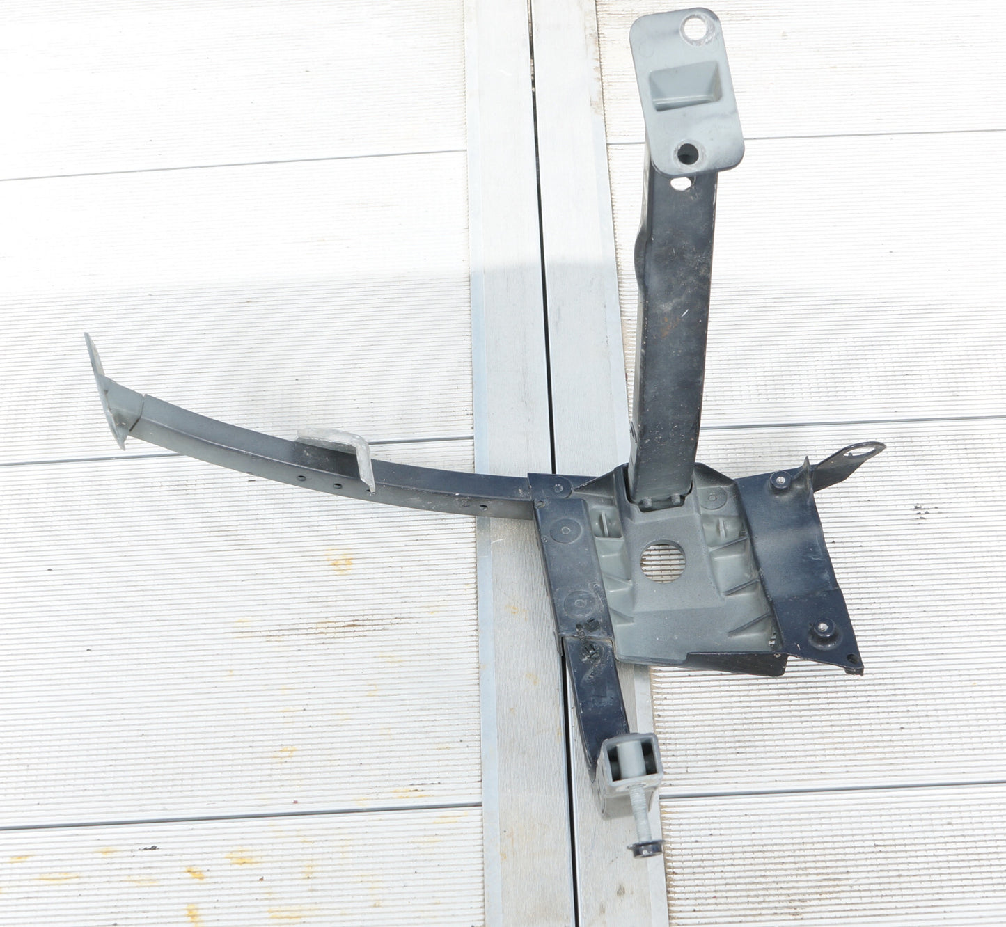 2007-2010 AUDI A8 S8 FRONT RIGHT HEADLIGHT CROSS SUPPORT BRACE 4E0821138F OEM