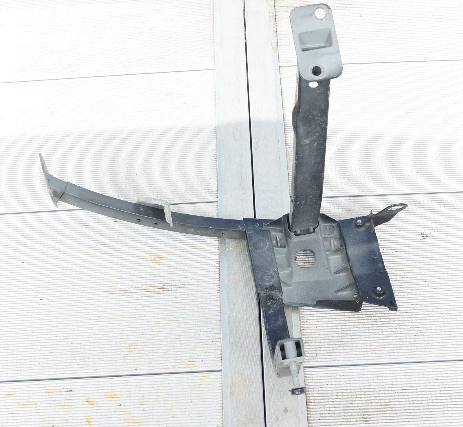 2007-2010 AUDI A8 S8 FRONT RIGHT HEADLIGHT CROSS SUPPORT BRACE 4E0821138F OEM