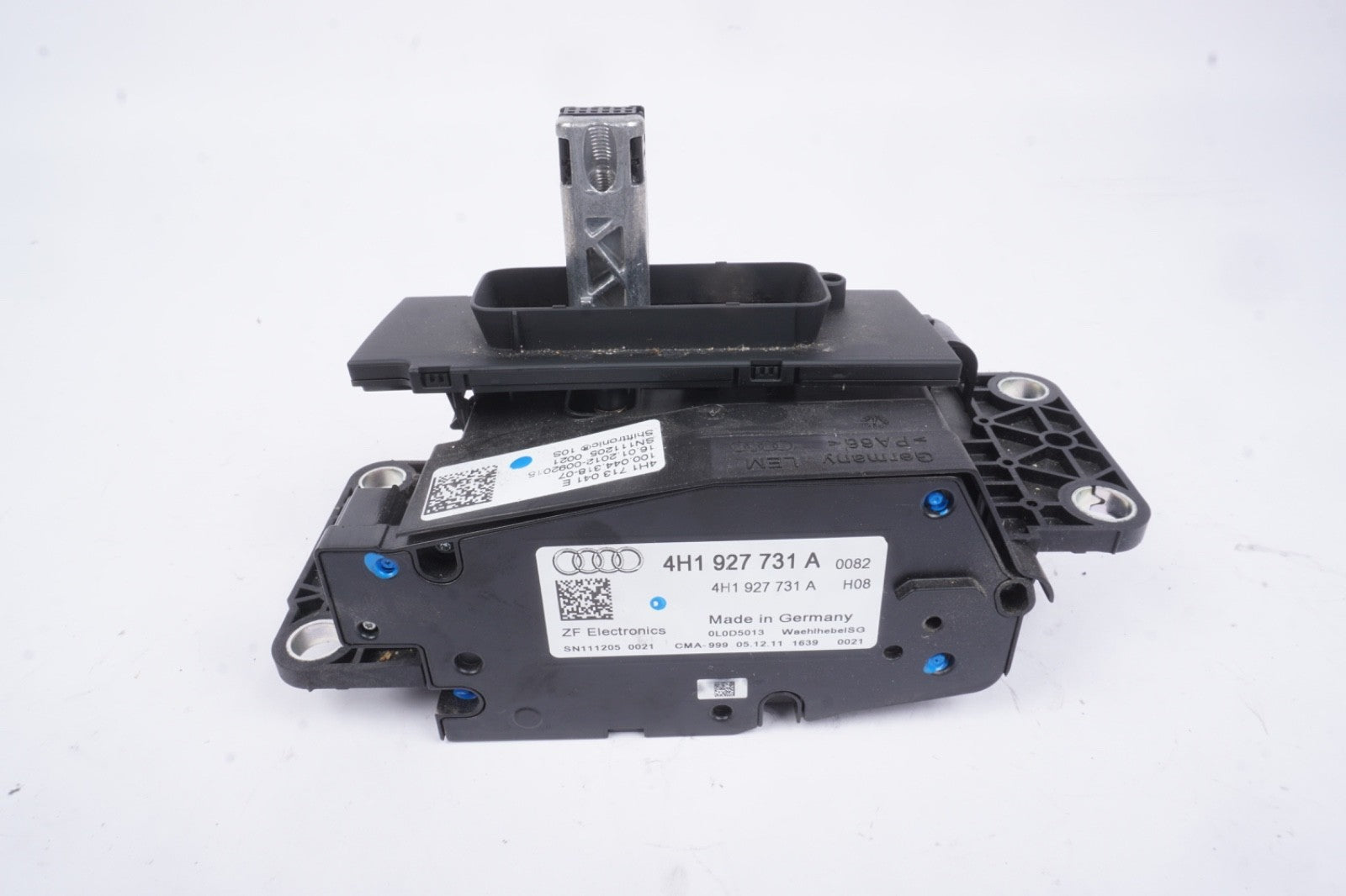 2011-2018 AUDI A8 QUATTRO - Automatic Shift / Shifter Assembly 4H1713041E