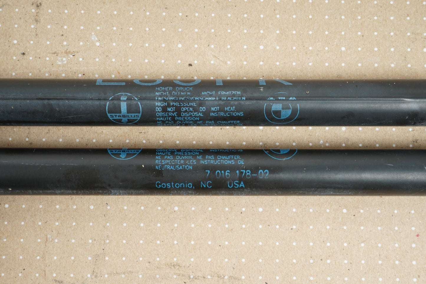 2003-2008 BMW Z4 E85 LEFT & RIGHT HOOD BONNET LID LIFT STRUT SET 7016178  OEM