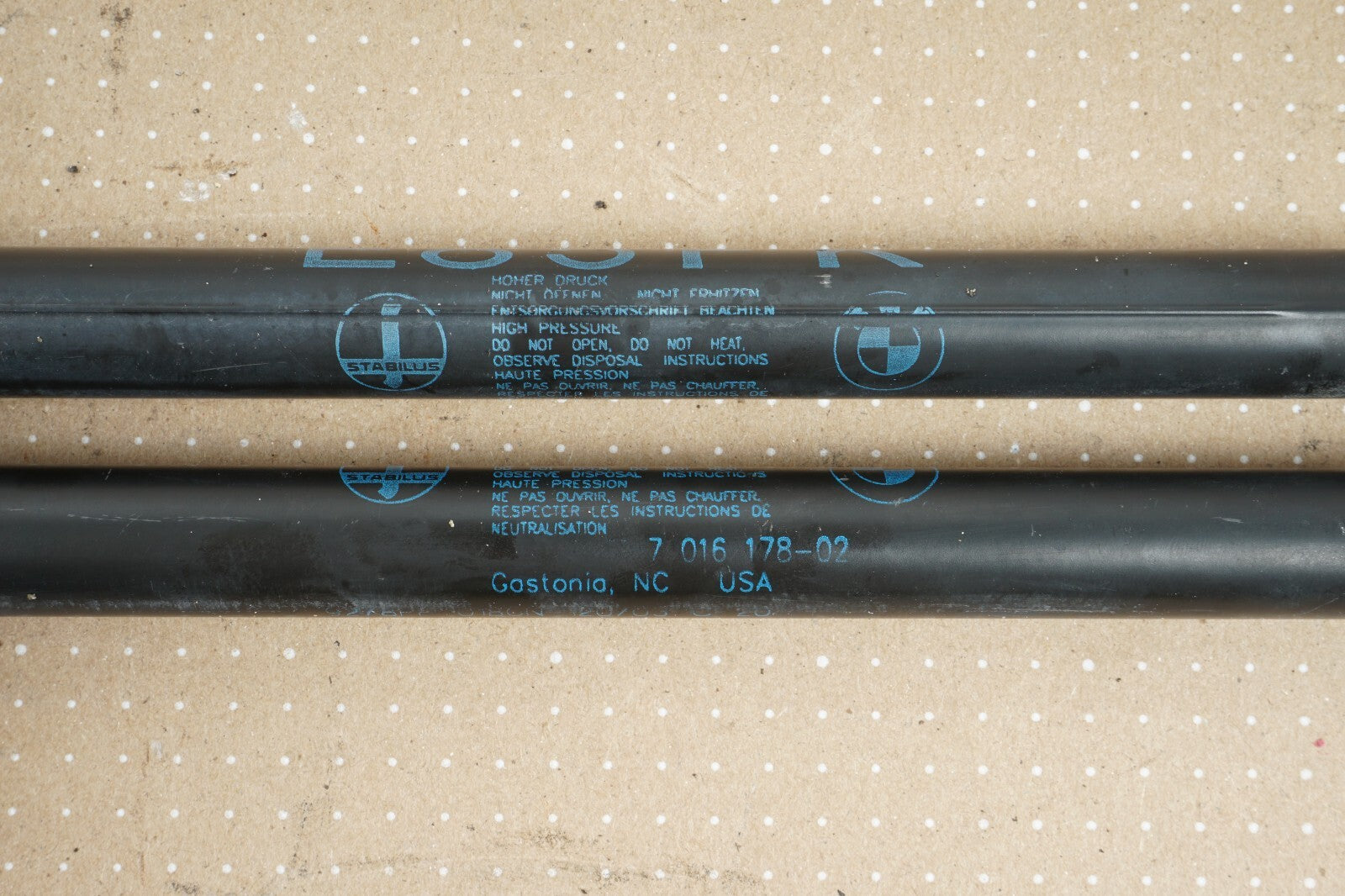 2003-2008 BMW Z4 E85 LEFT & RIGHT HOOD BONNET LID LIFT STRUT SET 7016178  OEM