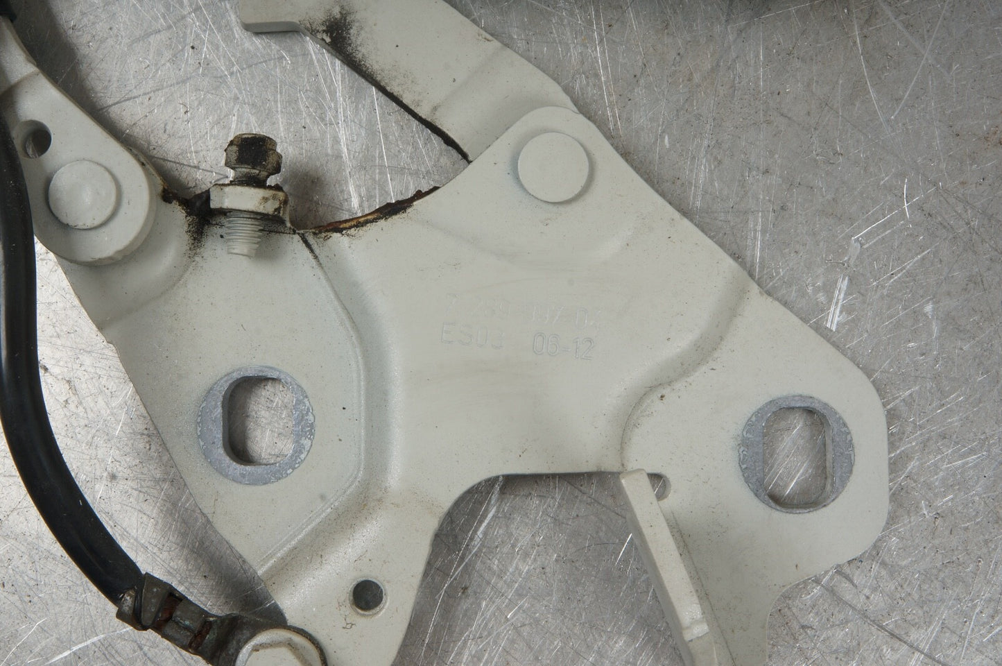 2011 BMW 328xi COUPE E92 - HOOD HINGES PAIR	7289997 / 7289998