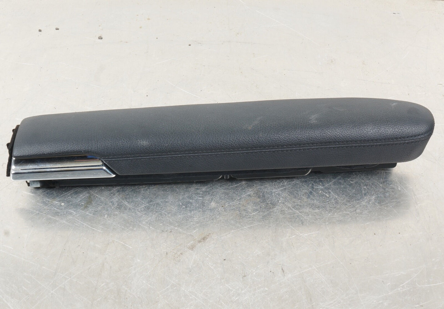 07-13 Mercedes S550 W221  Front Right Passenger Door Panel Arm Rest black