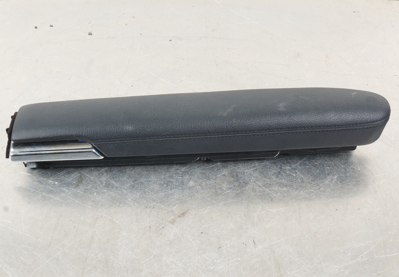 07-13 Mercedes S550 W221  Front Right Passenger Door Panel Arm Rest black