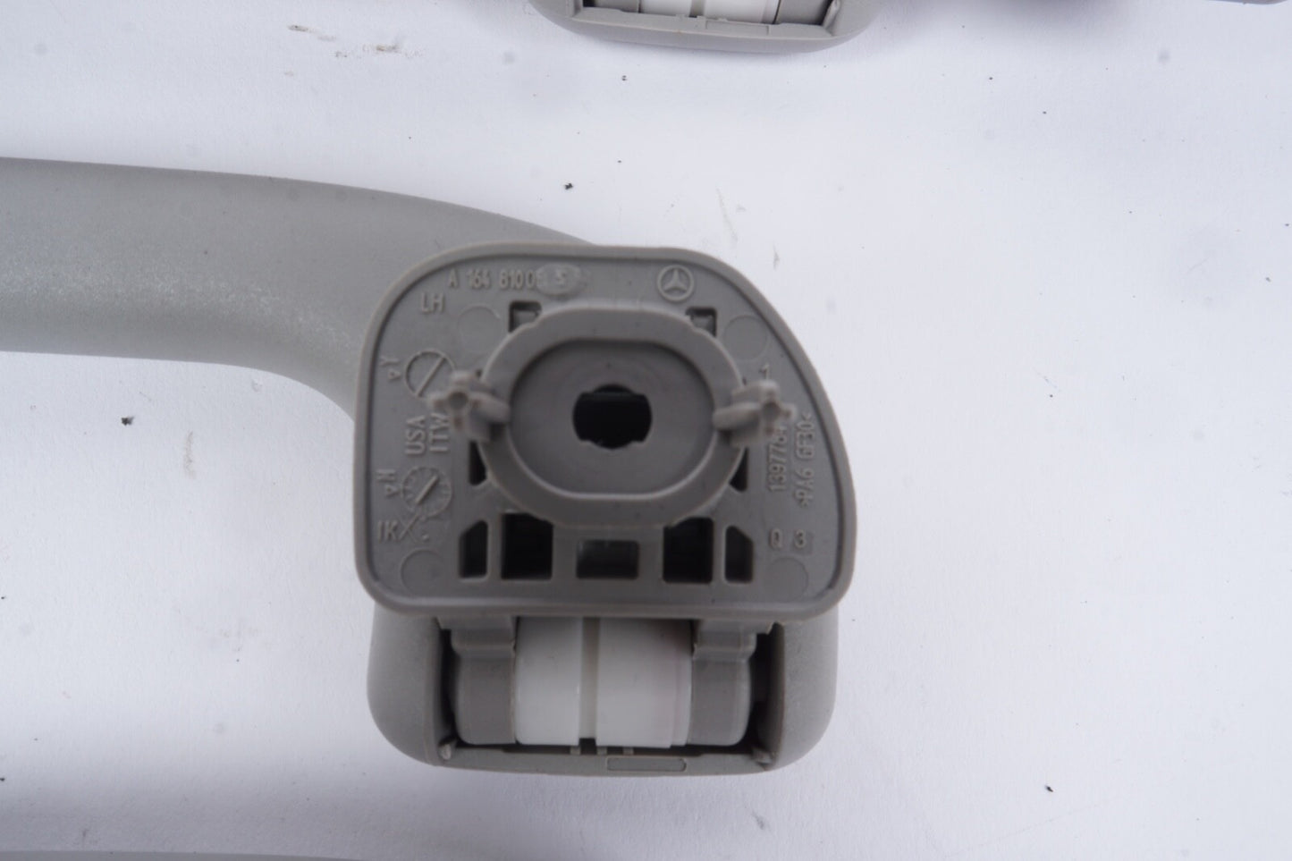 06-13 Mercedes W251 R350 GL550 ML450 R500 Roof Grab Handle Set 1648100654 OEM