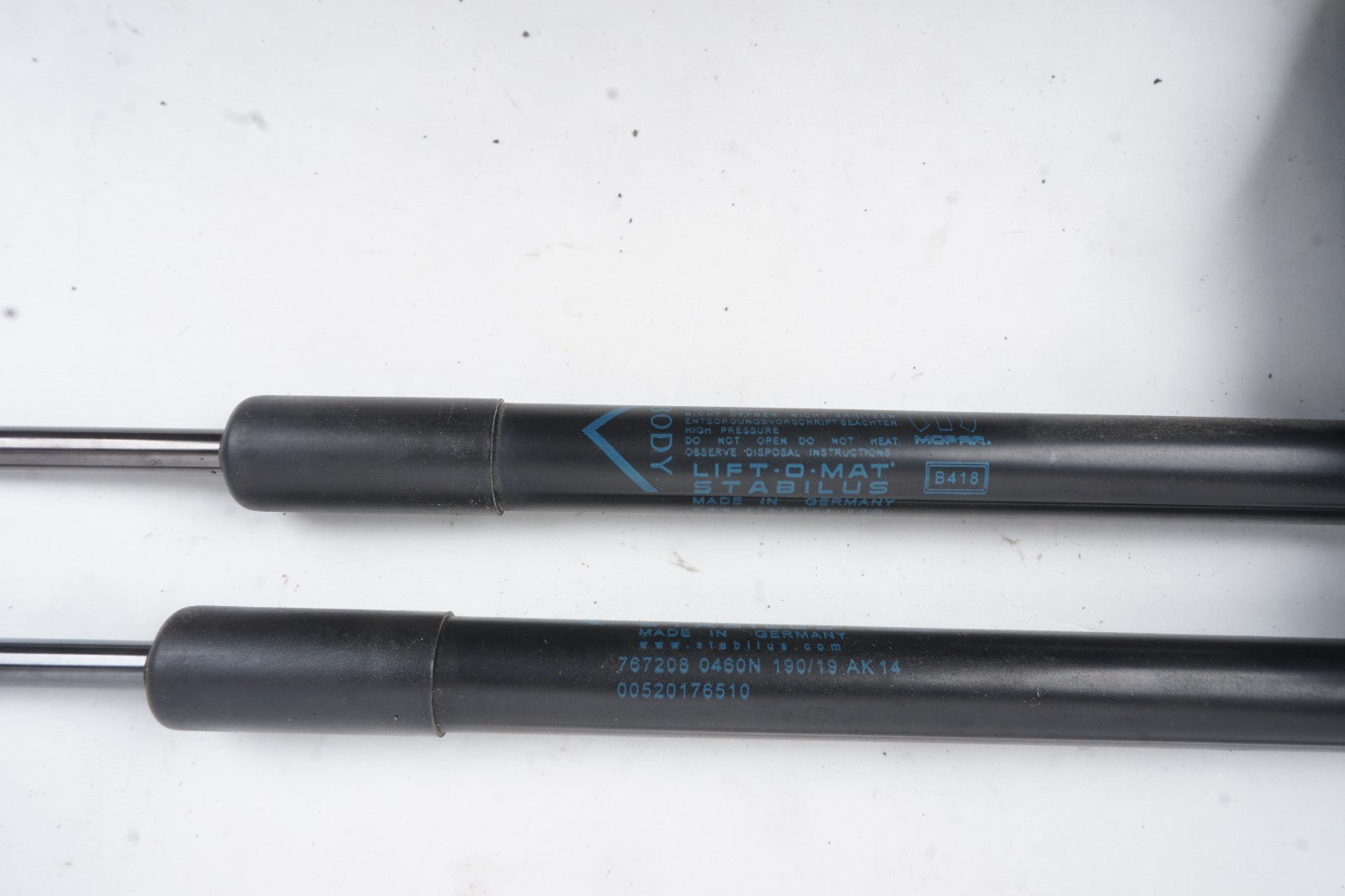 2015-2023 Jeep Renegade Liftgate Lift Cylinder Strut  Left & Right OEM