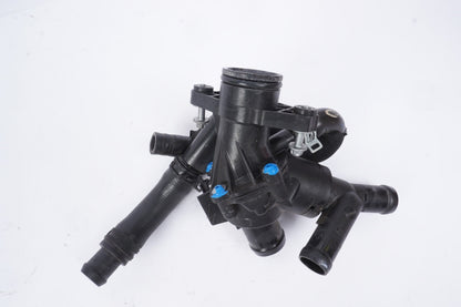 2015 - 2020 MERCEDES GLA250 (X156) 2.0L TURBO ENGINE THERMOSTAT HOUSING