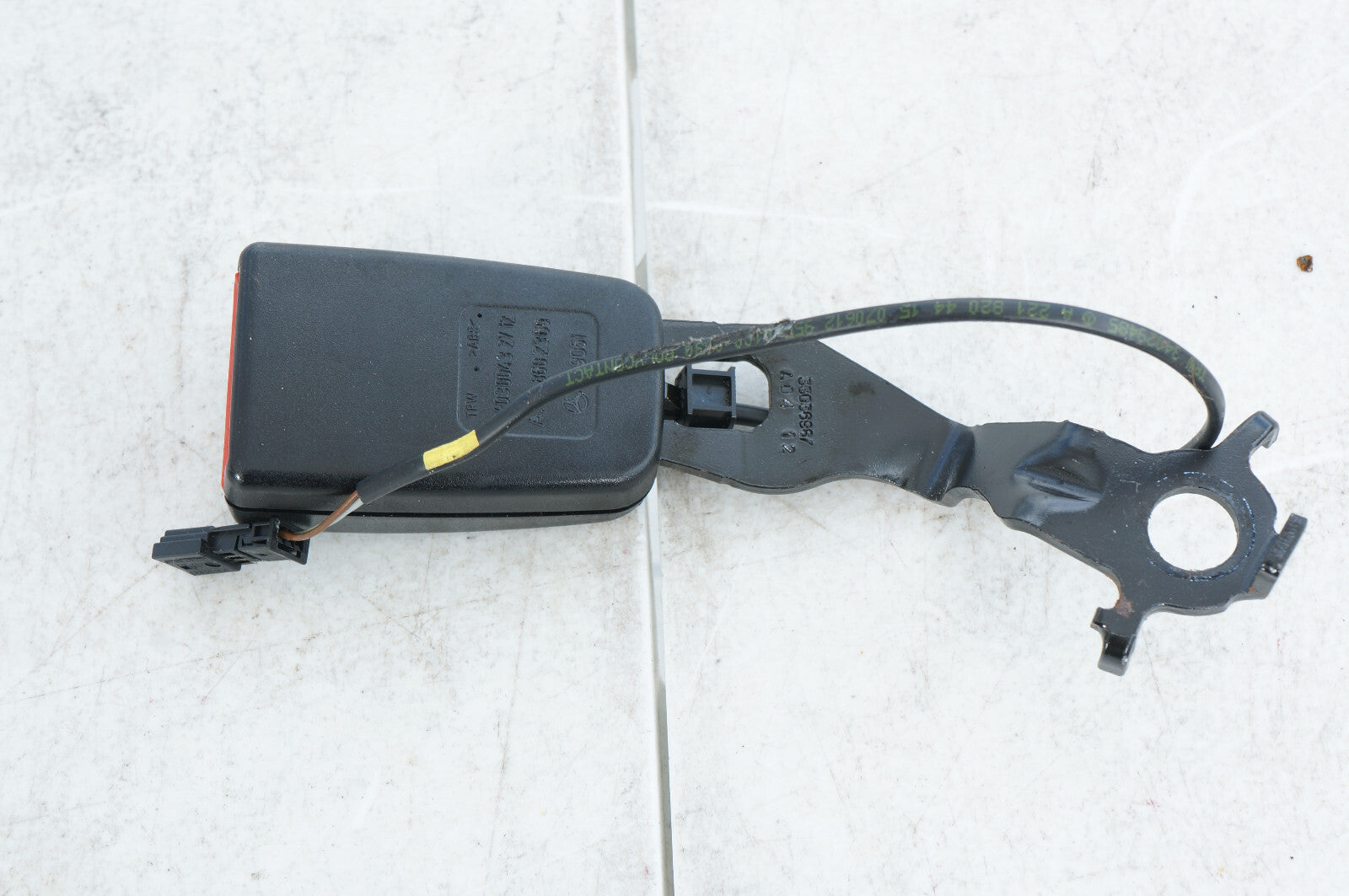 2007 - 2013 MERCEDES S550 W221 REAR LEFT DRIVER SIDE SEAT BELT BUCKLE LATCH OEM