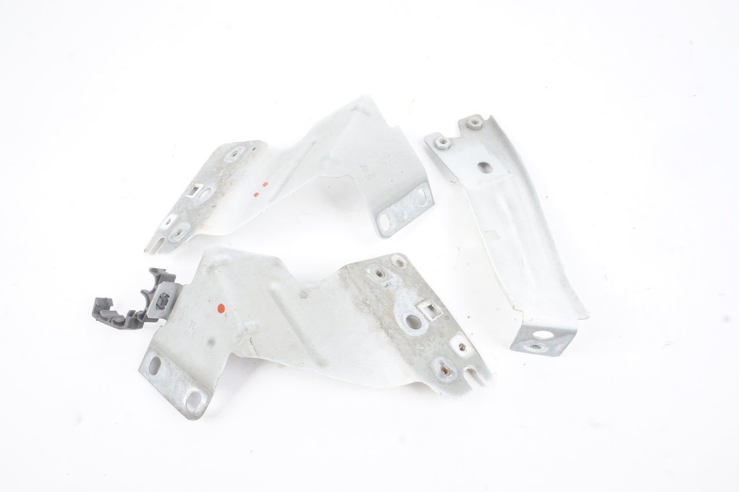 2014-2020 Maserati Ghibli Front Fender Mount Bracket Left & Right OEM