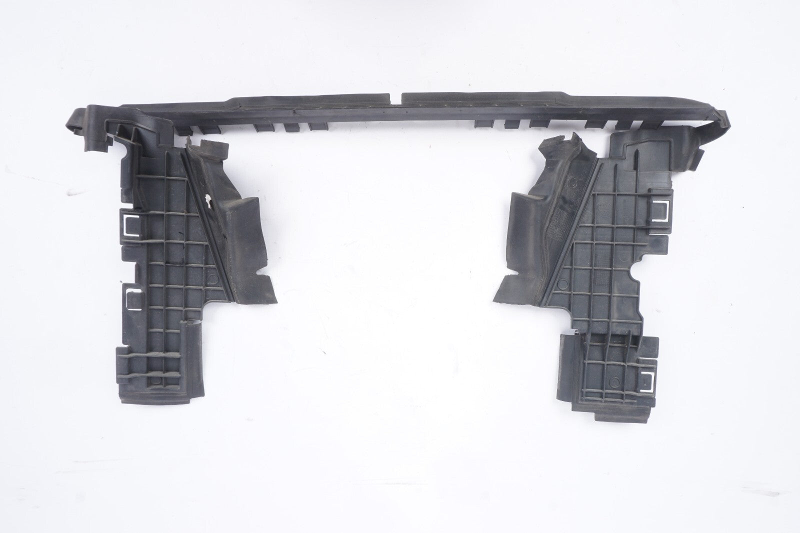10-13 Mercedes W207 E350 E550 Air Guide Plate Baffle Trim A2075050530  OEM