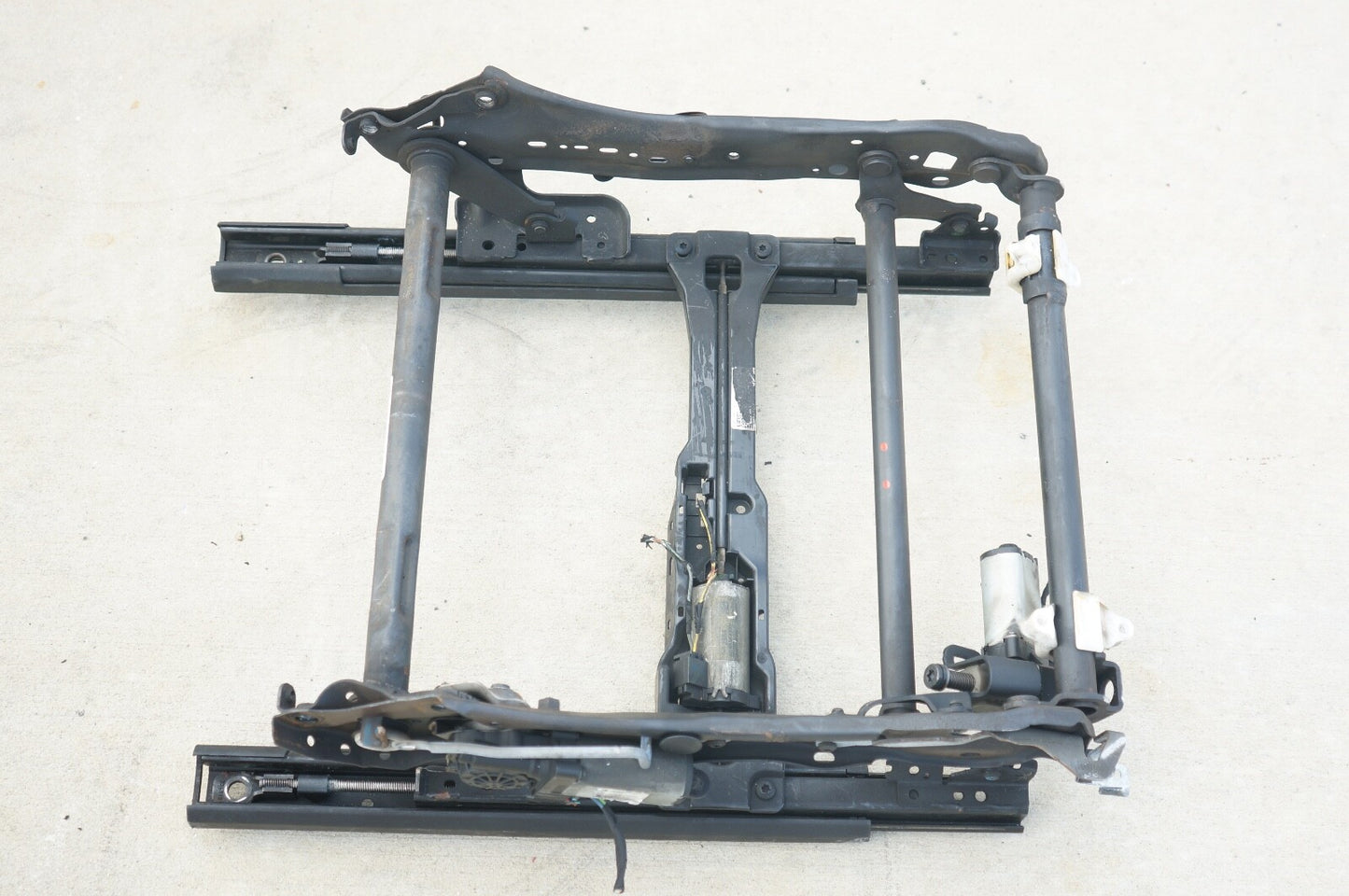 2020-2023 CADILLAC CT4 FRONT RIGHT PASSENGER SIDE SEAT TRACK FRAME W/ MOTOR OEM