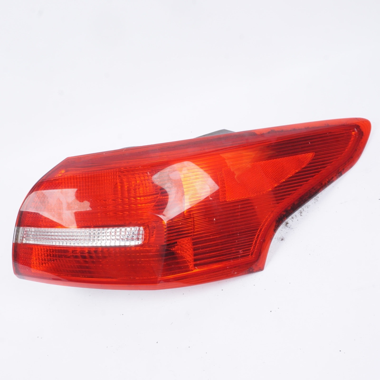 2015 - 2018 FORD FOCUS REAR RIGHT PASSENGER TAIL LIGHT LAMP OEM ! SEDAN ONLY !