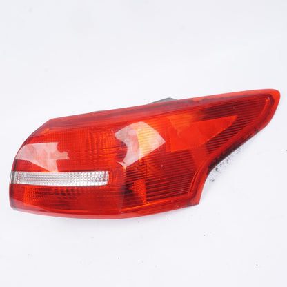 2015 - 2018 FORD FOCUS REAR RIGHT PASSENGER TAIL LIGHT LAMP OEM ! SEDAN ONLY !