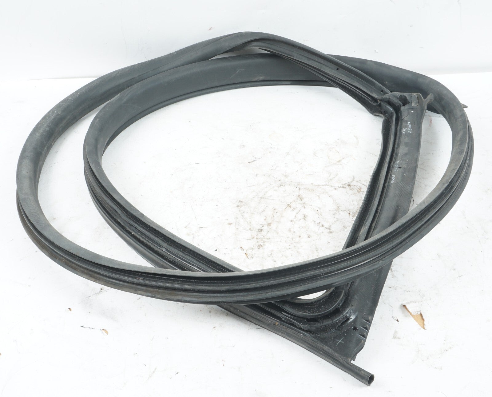 14 - 20 MASERATI QUATTROPORTE FRONT LEFT DRIVER DOOR WEATHERSTRIP SEAL OEM