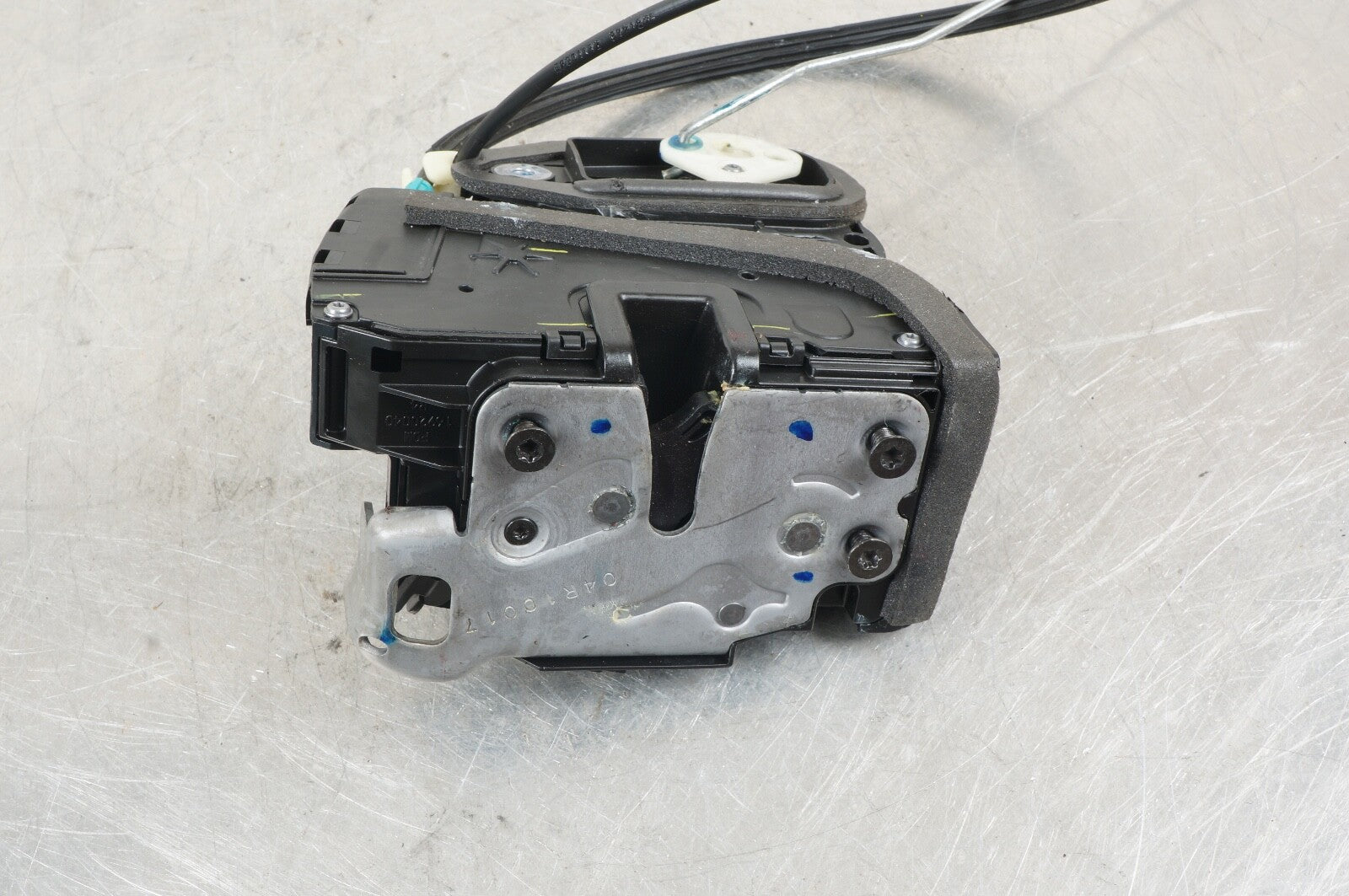 CHEVY GMC FRONT PASSENGER RH DOOR LOCK ACTUATOR OEM P/N 13597551