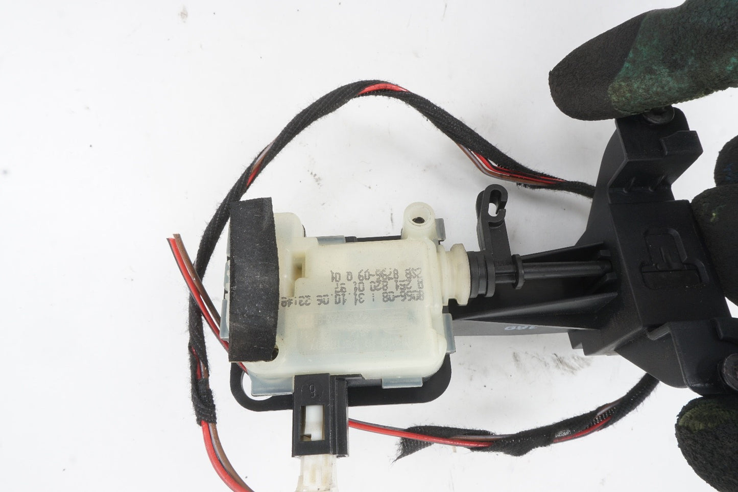 07-13 MERCEDES W221 S550 S600 GAS FUEL LID DOOR LOCK LATCH ACTUATOR A2518200197