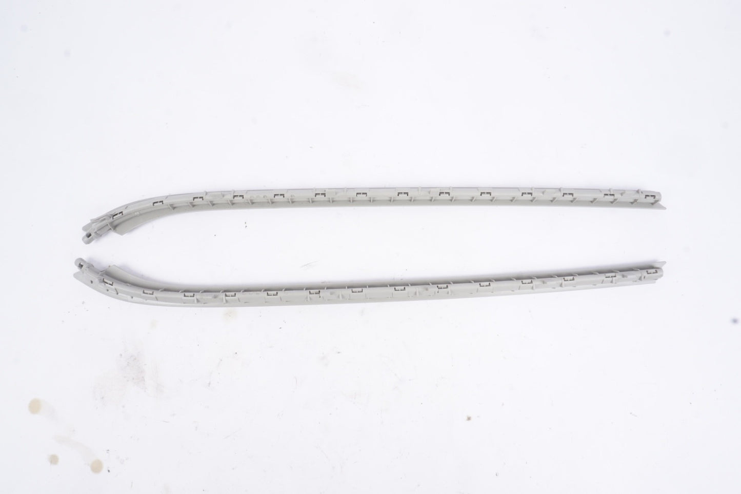 07-2013 mercedes w221 s550 s400 rear window left right sunshade rails set of 2