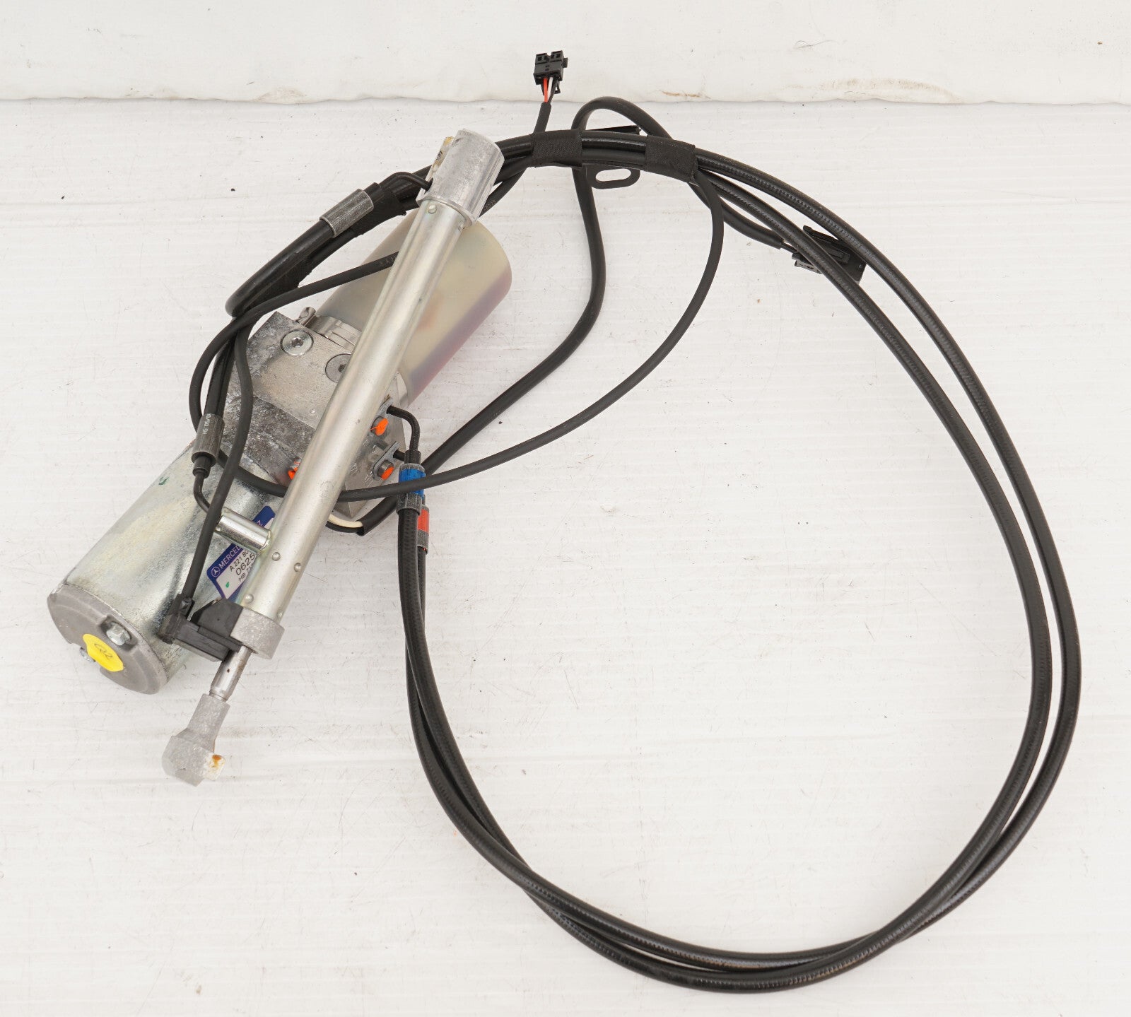 2007 - 2013 MERCEDES S550 W221 TRUNK LID LOCKING HYDRAULIC PULL DOWN PUMP  OEM
