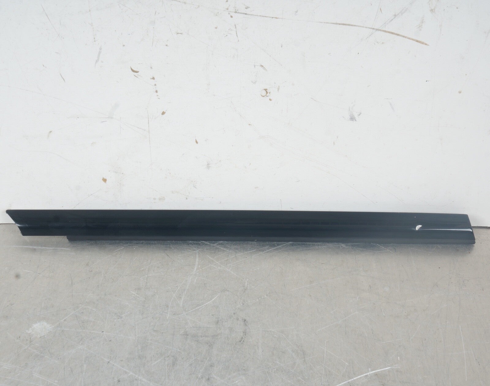 2013-2020 MERCEDES SL550 SL450 REAR LEFT QUARTER WINDOW GLASS BELT MOLDING OEM