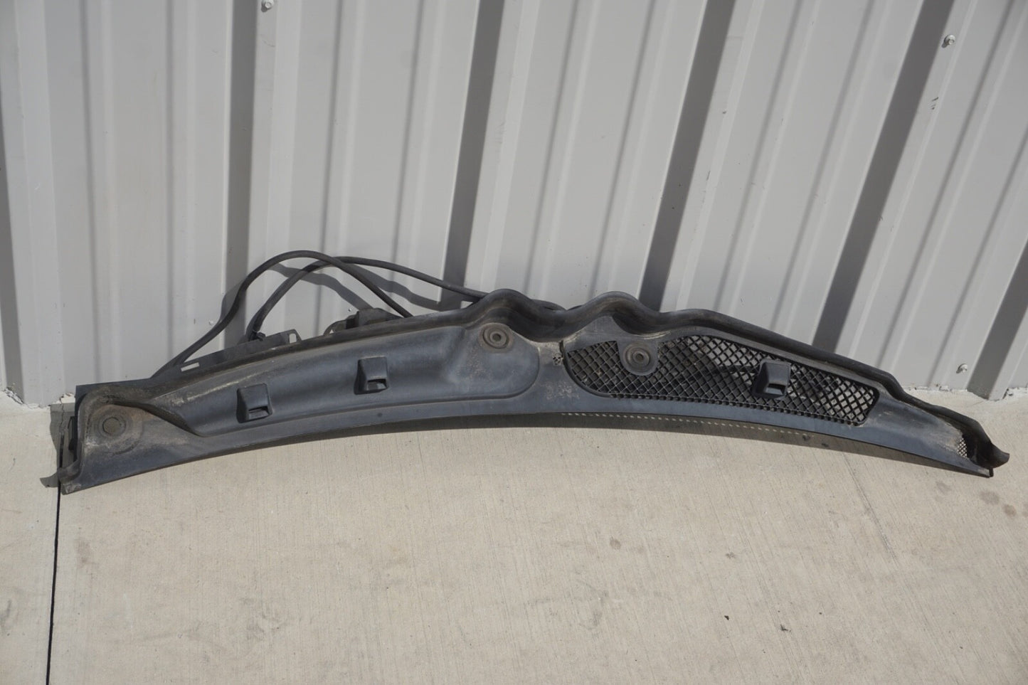 10-16 MERCEDES E350 E550  OEM C207 COUPE WINDSHIELD WIPER COWL PANEL 2078300713