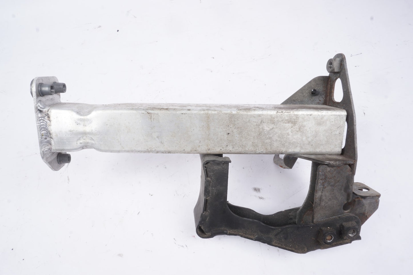 2011 - 2014 Audi A8 4.0l Front Right Bumper Impact Beam Bar Bracket OEM