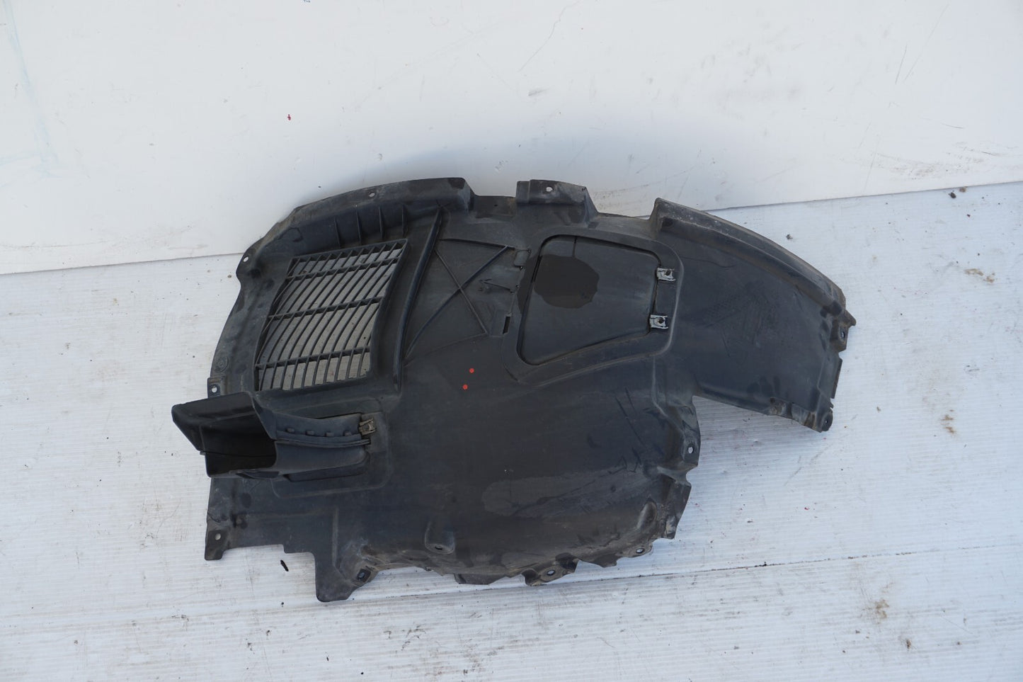 2010-2017 BMW 535I 550I GT F07 RIGHT PASSENGER FRONT FENDER LINER SPLASH OEM