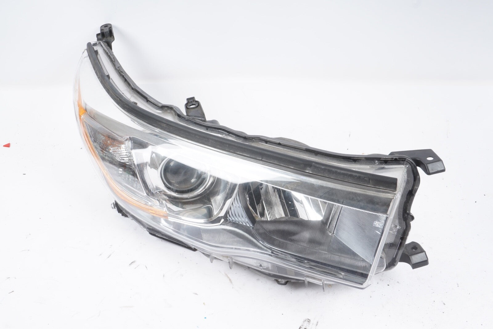 2014-2016 Toyota Highlander Right Side Headlight Halogen Chrome OEM