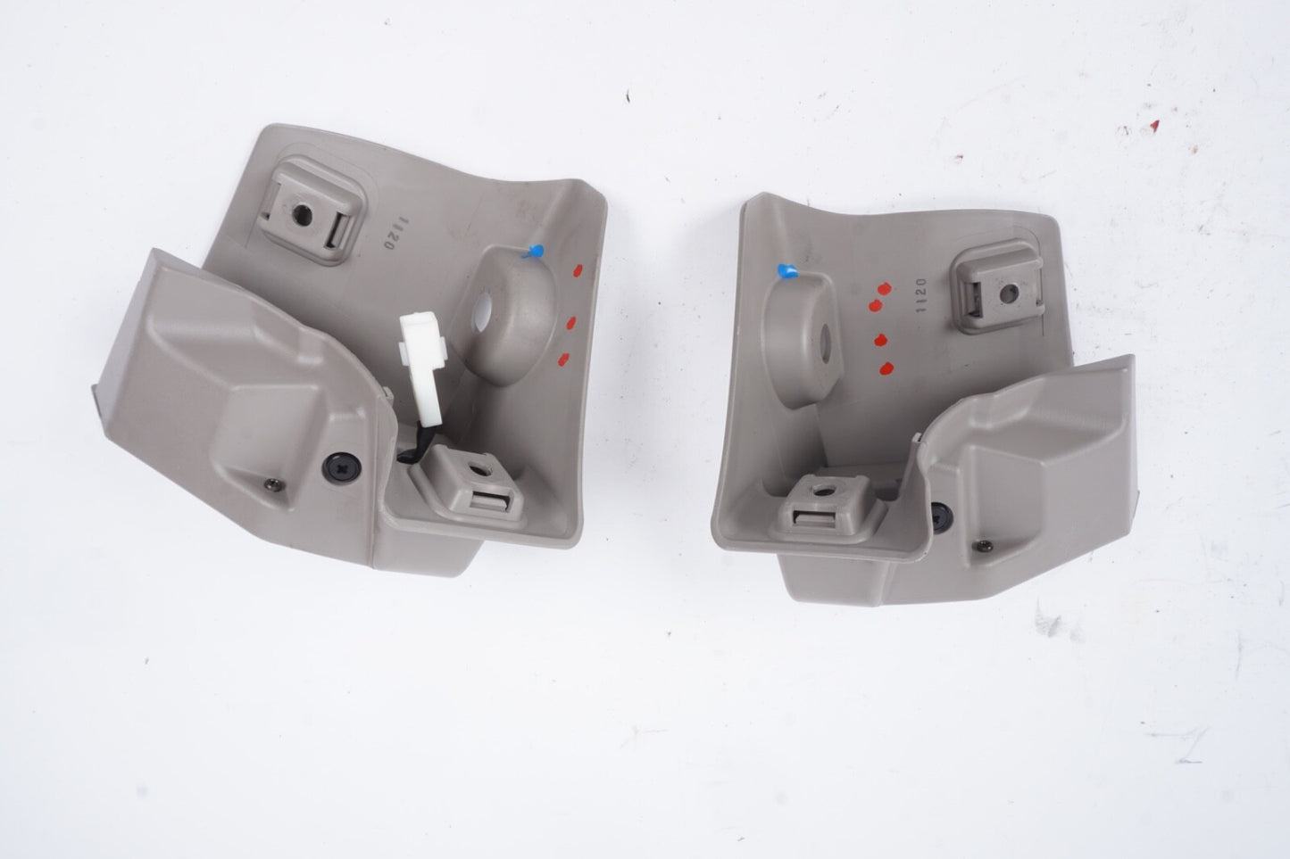 2004 LEXUS SC430 LEFT SIDE INTERIOR TRUNK TRIM PANEL COVER CLIP OEM 2002-2005