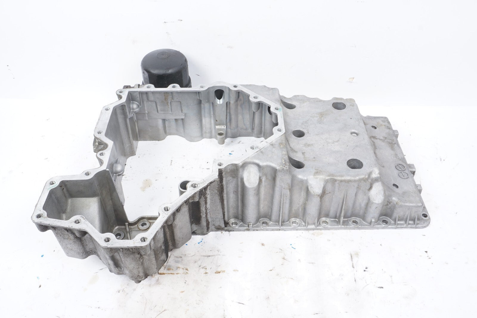 13 - 18 BMW 550I 650I 750I 4.4L N63TU Oil Pan Upper OEM