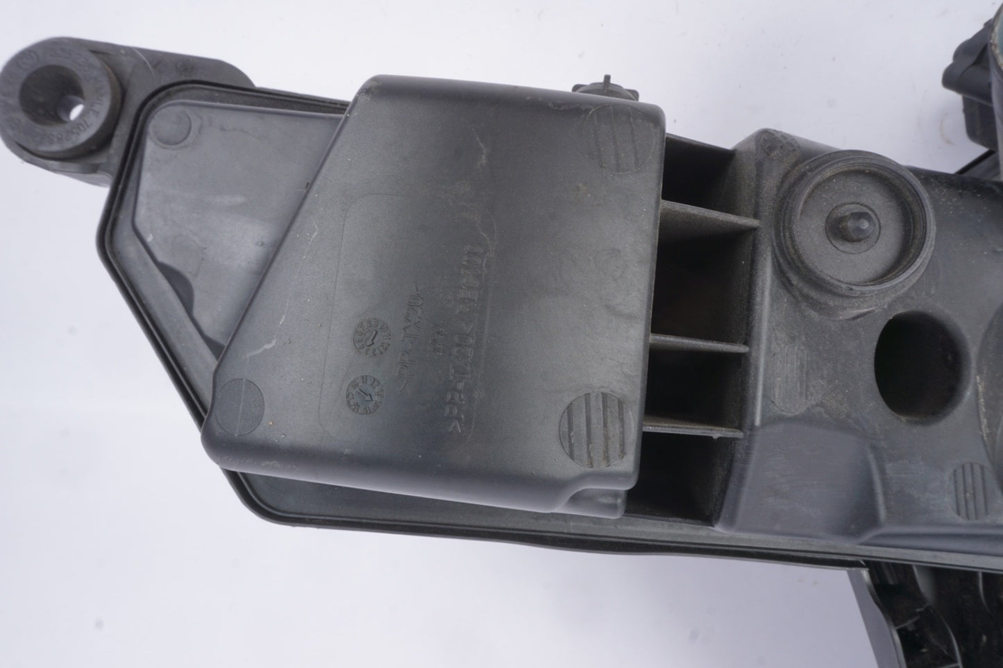 12-16 BMW F30 328i 430i 228i RWD xDRIVE 2.0 INTAKE FILTER CLEANER BOX 7604305-05