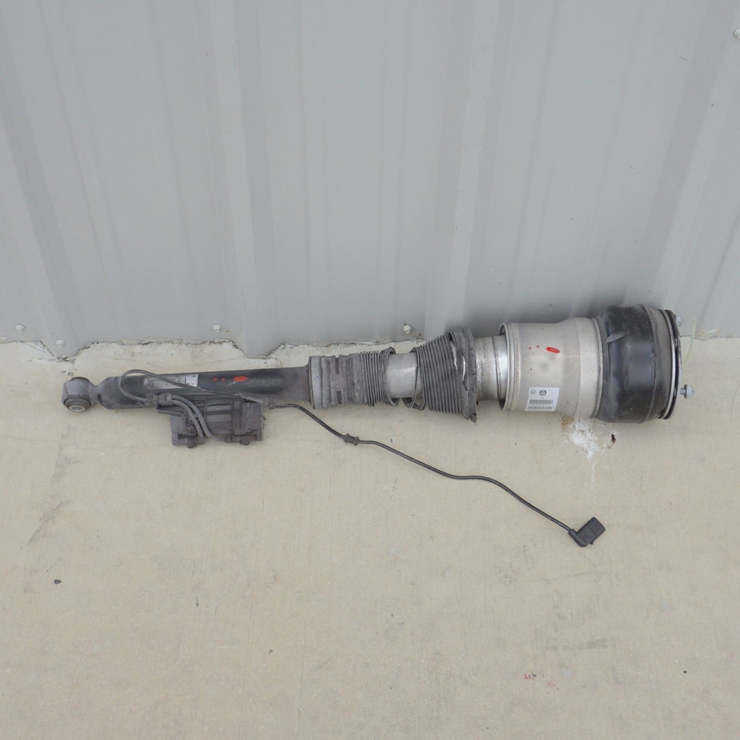 2014 - 2017 MERCEDES-BENZ S550 OEM REAR LEFT AIR SUSPENSION SHOCK STRUT
