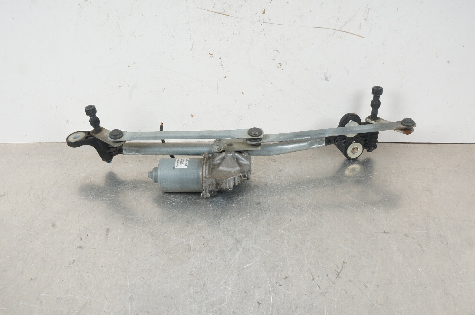 07-13 BMW X5 E70 Front Windshield Wiper Linkage w/ Motor Assembly 7200535  OEM 