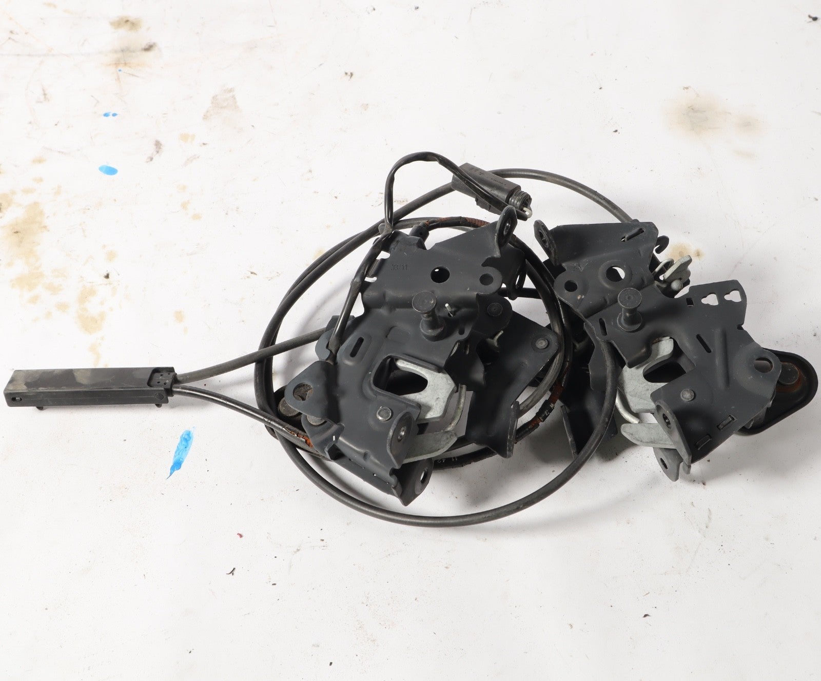 2012 - 2018 BMW 650i F12 LEFT NAD RIGHT FRONT HOOD LOCK LATCH OEM