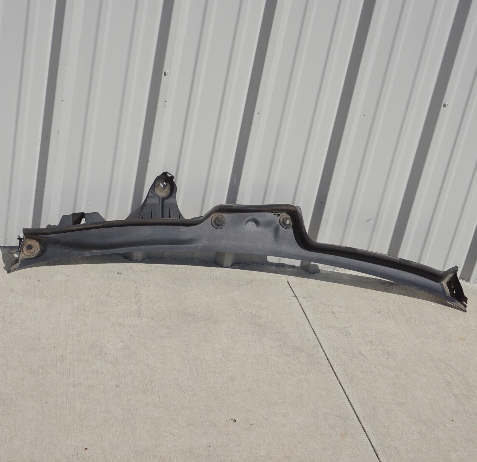 2007 - 2013 MERCEDES S550 W221 WINDSHIELD COWL PANEL WATER DRIP COVER OEM